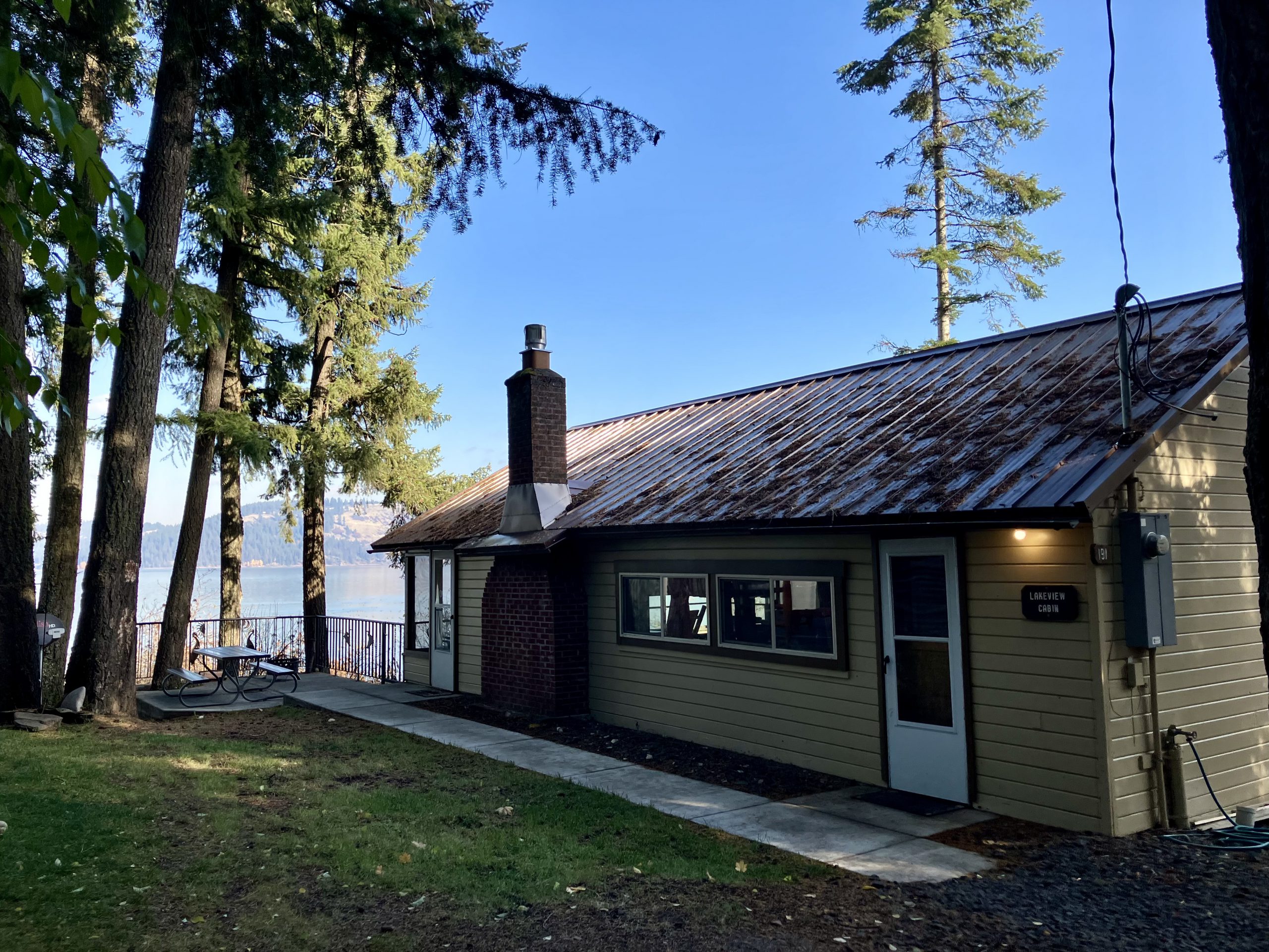 Lakeview and Rocky Point Cottages