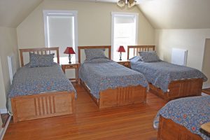 3 twin beds